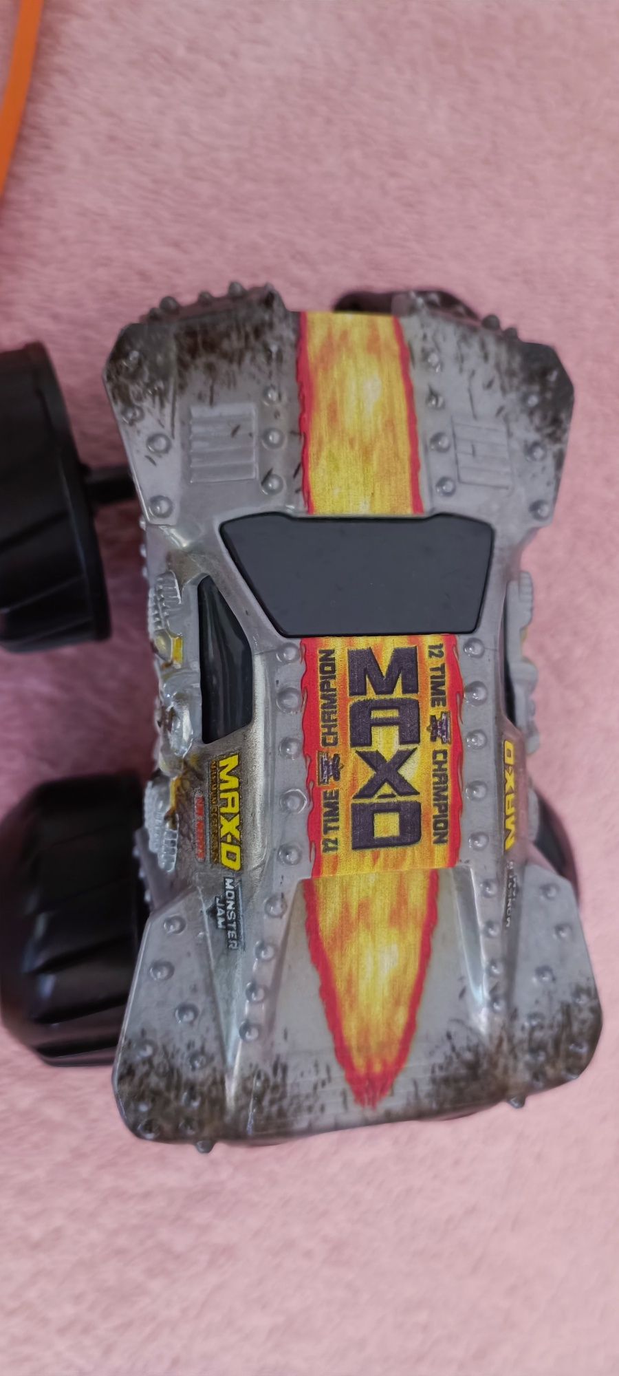 Carro monster jam max d com puxador de corda
