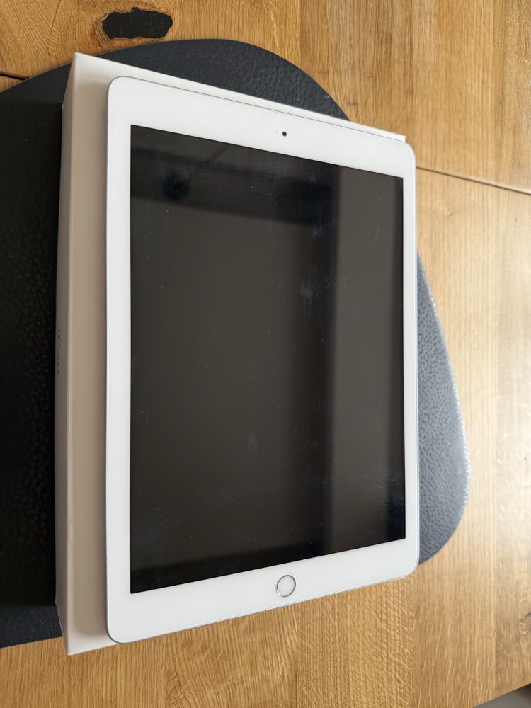 IPad 6 generacji 128GB wifi