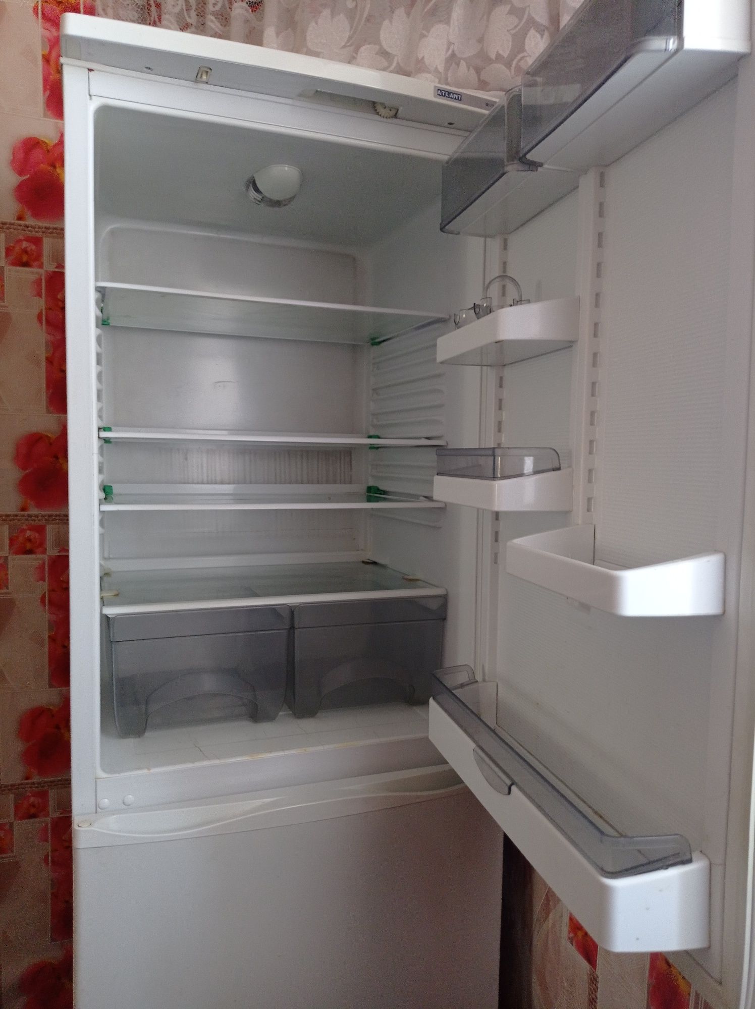 Продам холодильник на запчастини
