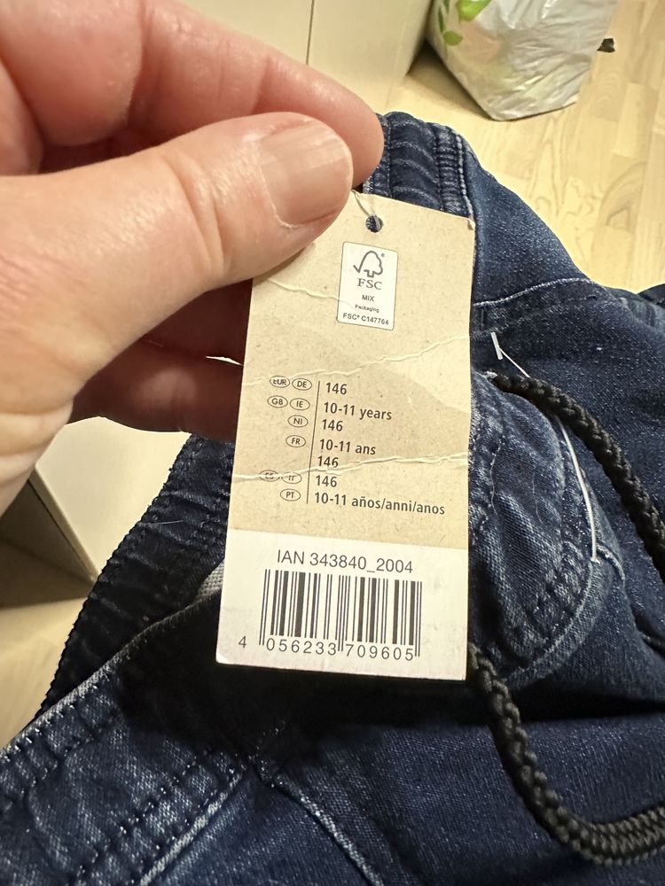 Nowe jeansy dżinsy r 146
