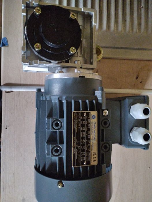 Silnik 3 fazowy omec motors 0.37 kw z przekładnią