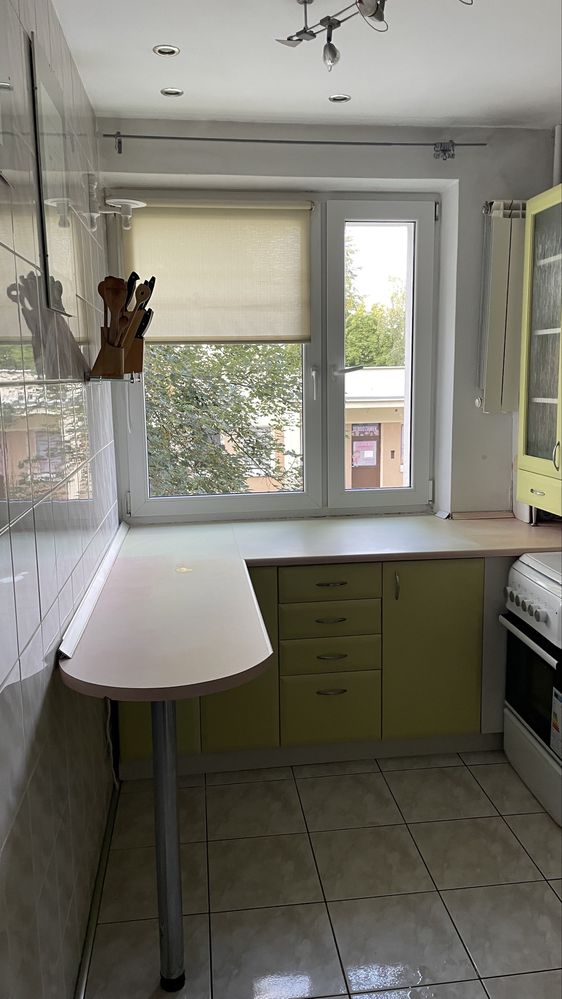 1p. Nowe AGD. 3 oddzielne pok z balkonem. WC i łazienka.  Doposażenie