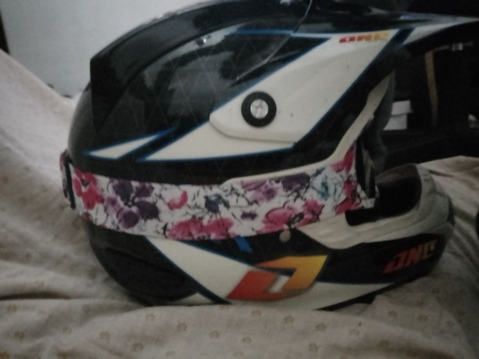 Capacete mota semi novo