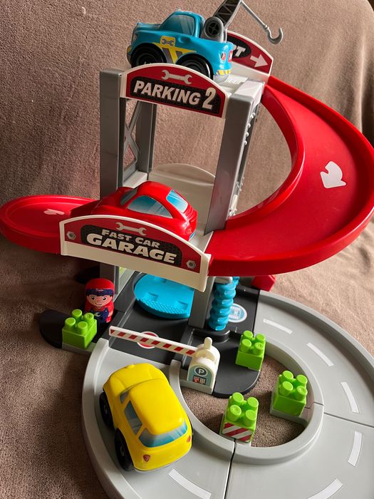 Garagem com oficina e lavagem para brincar