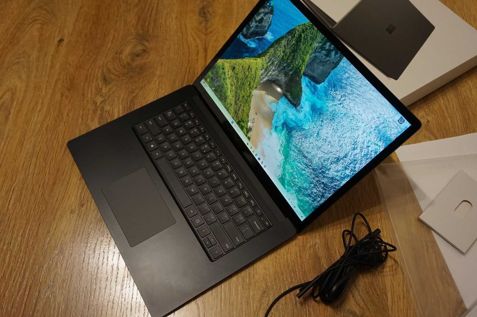 Microsoft Surface Laptop 3 15", 8 GB / 256 GB, AMD Ryzen 5, dotyk