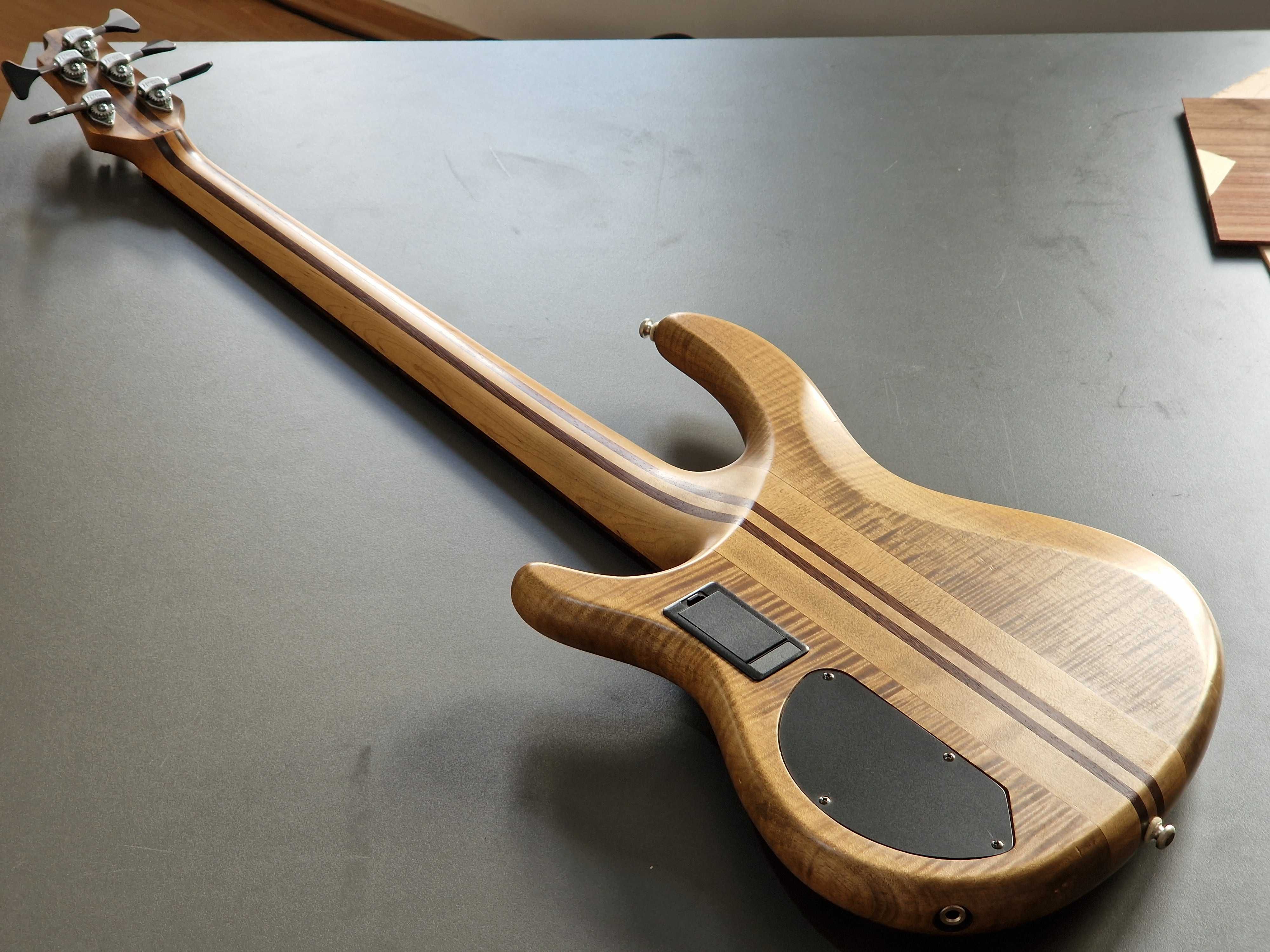 Baixo Cort A5 artisan bartolini com capa de luxo