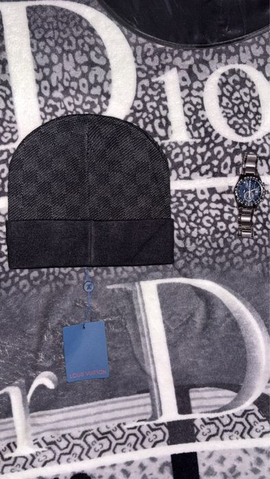 Czarna czapka Louis Vuitton