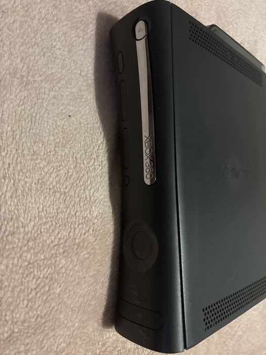 Konsola xbox 360 plus dwa pady