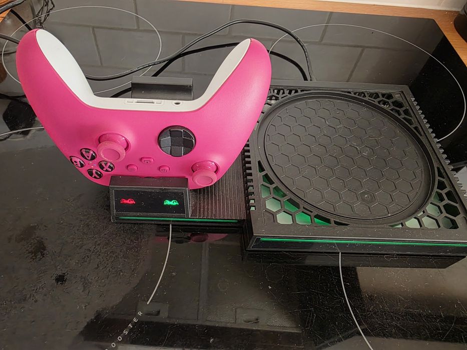 Zestaw padów do Xboxa + stacja dokująca