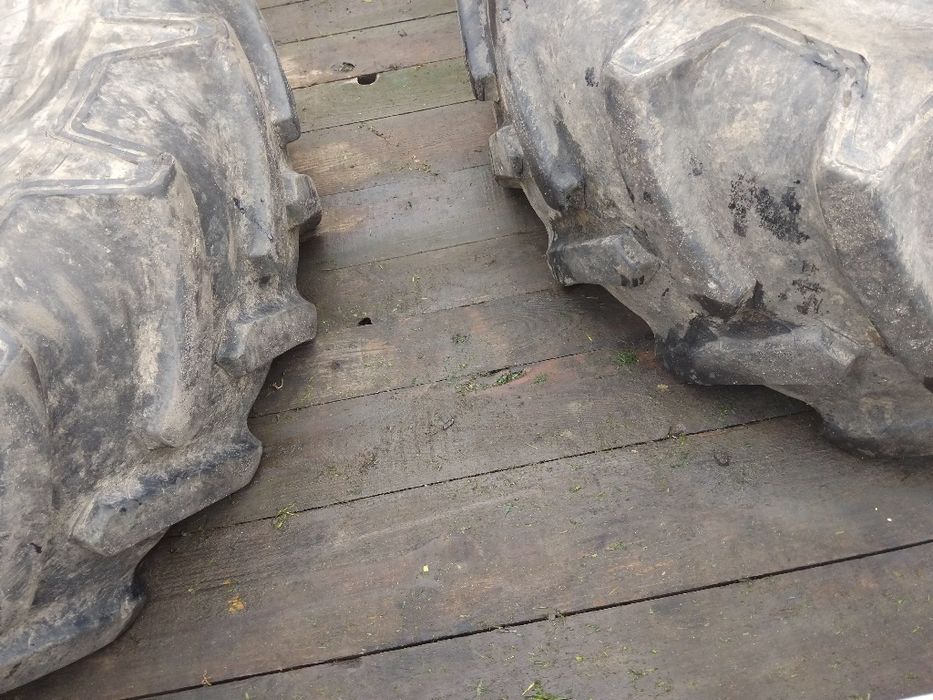 Opony 14,9-24 380/85 R24