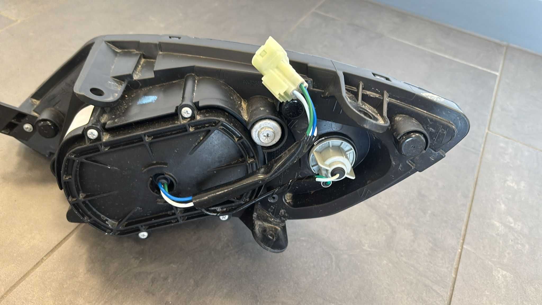 Lampa Reflektor Prawy Kymco Maxxer 400. 450 [691]