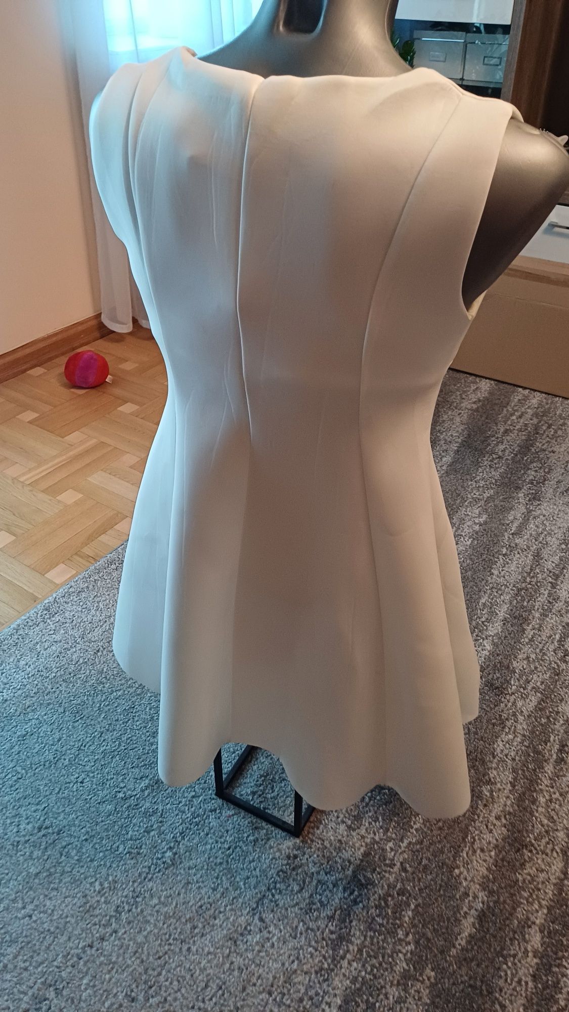 Sukienka pianka ekri FIGL XL.