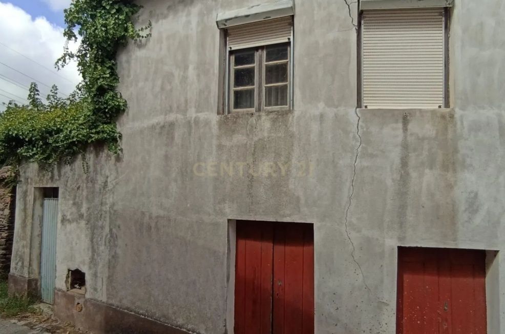 Vendo em Lousã_Moradia T2 [p/Remodelação]