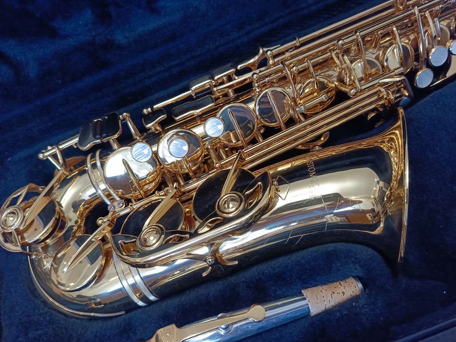Saksofon altowy Jupiter JAS 2069 model Custom 2000.