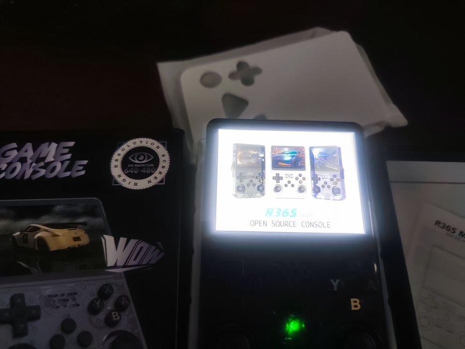 Przenosna mobilna  mini konsola do gier retro Game Console