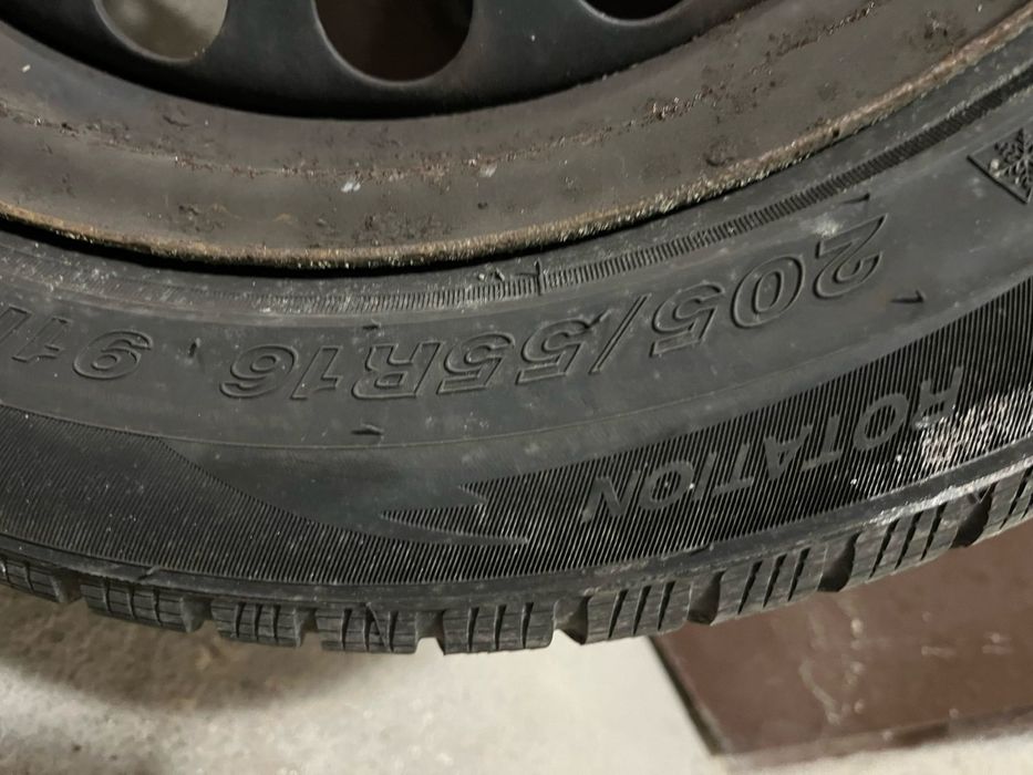 Komplet kół zimowych 205/55R16 – felgi stalowe + kołpaki