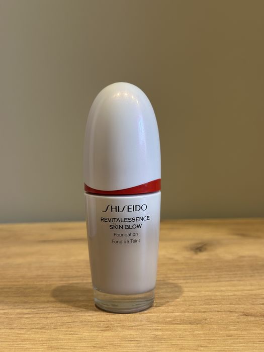 Тональний Shiseido Revitalessence Skin Glow Foundation