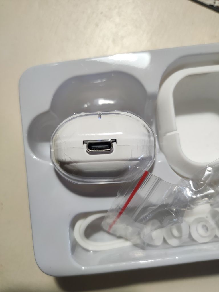 Słuchawki douszne Bluetooth wejście C z wyświetlaczem
