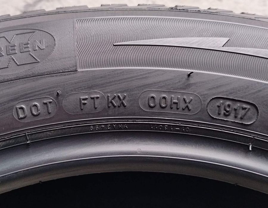 Шини зимові R17 215/60 Michelin Alpin A4