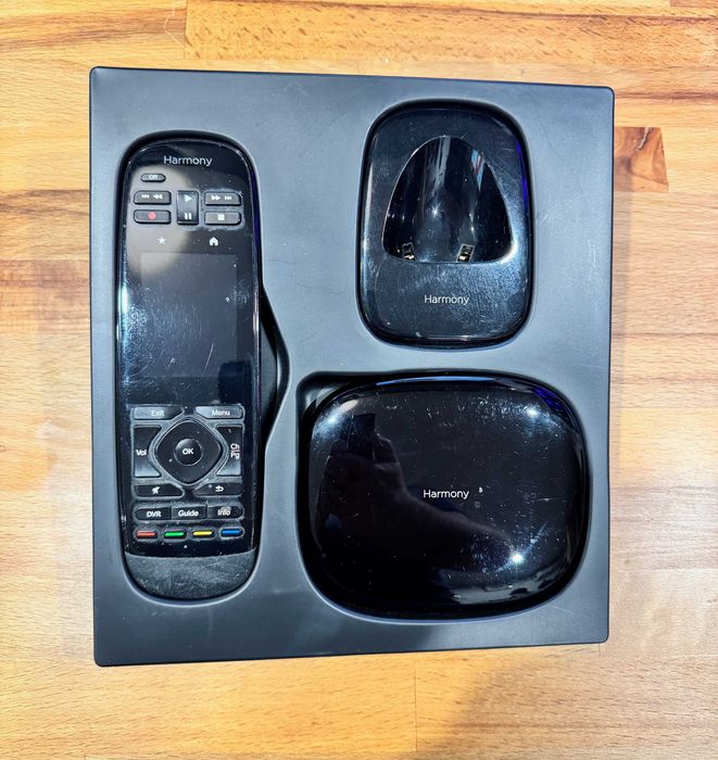 Logitech Harmony Ultimate - Pilot + hub