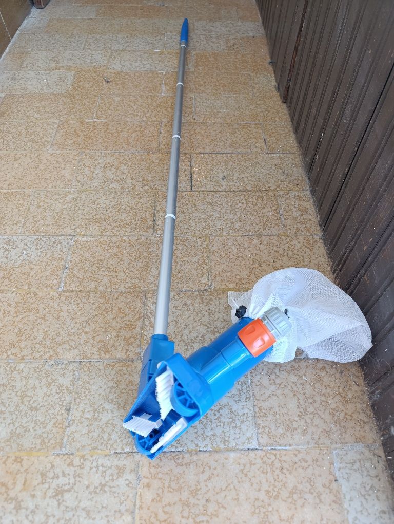 Vendo piscina desmontavel INTEX com bomba de filtro 2006 L/H 7127 L