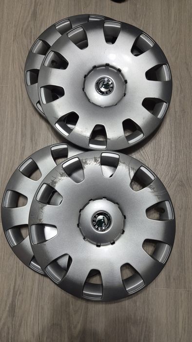 Комплект оригінальних ковпаків Skoda на 15 диски.