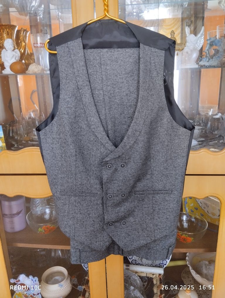Продам костюм (жилетка,штани.) Ріст 183см.