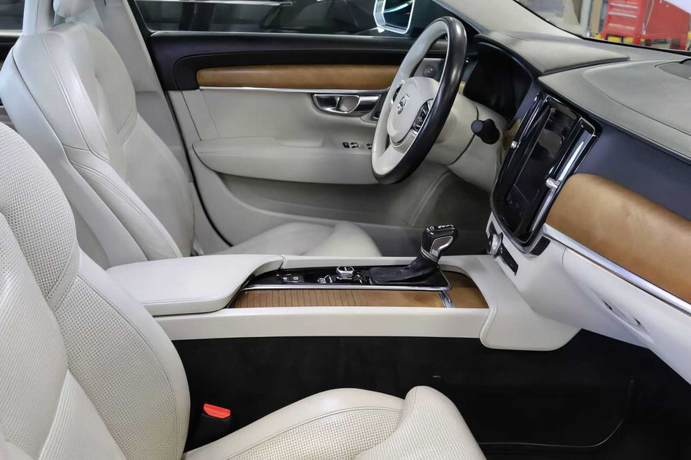 Volvo S90      2018