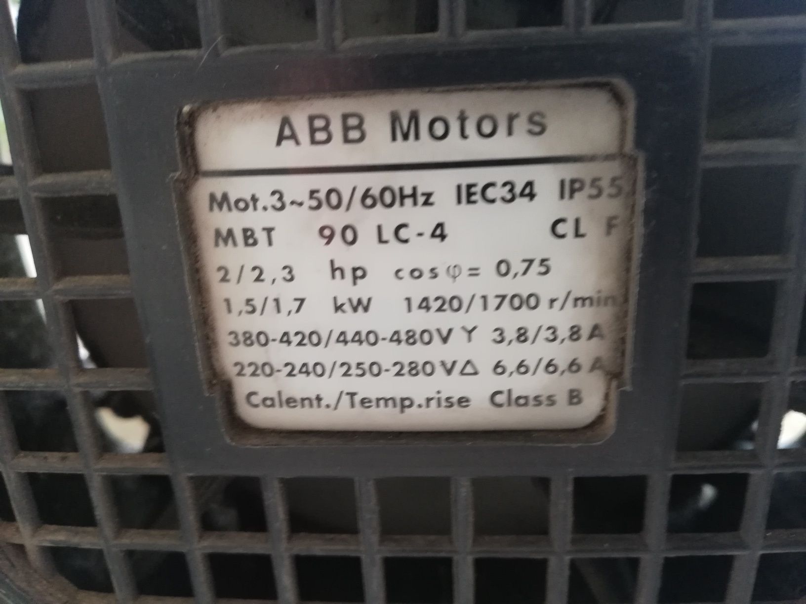 Motor eléctrico trifásico ABB