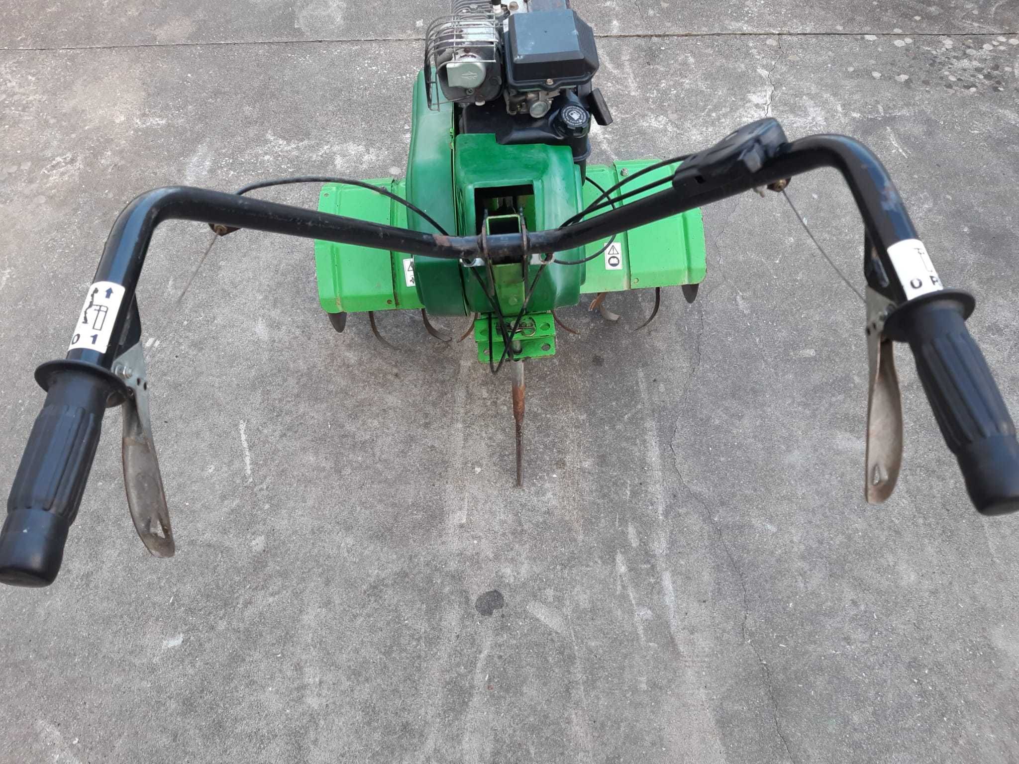 Motoenxada de 5 hp Briggs & Stratton como novo