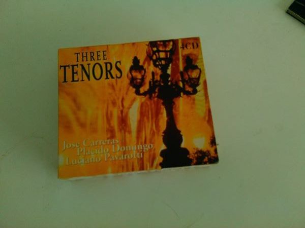 caixa com 4 cds three tenors