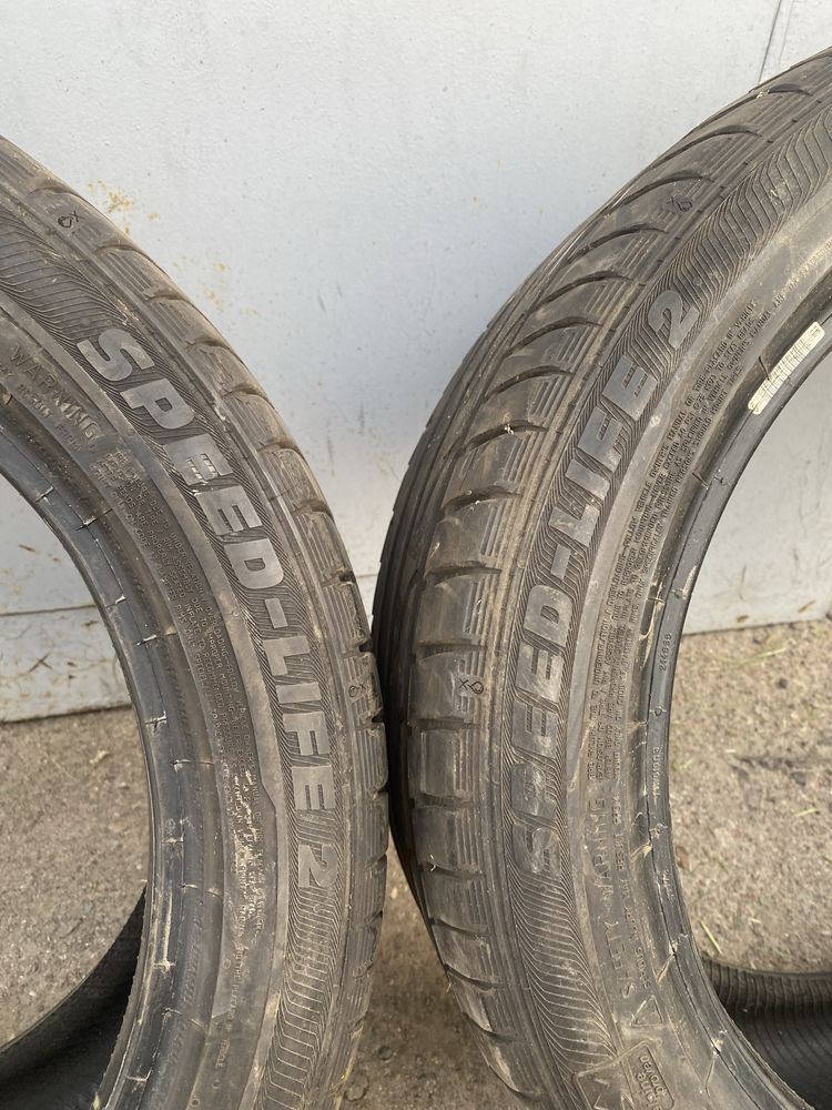 225 45 R17 продам  пару летних шин semperit