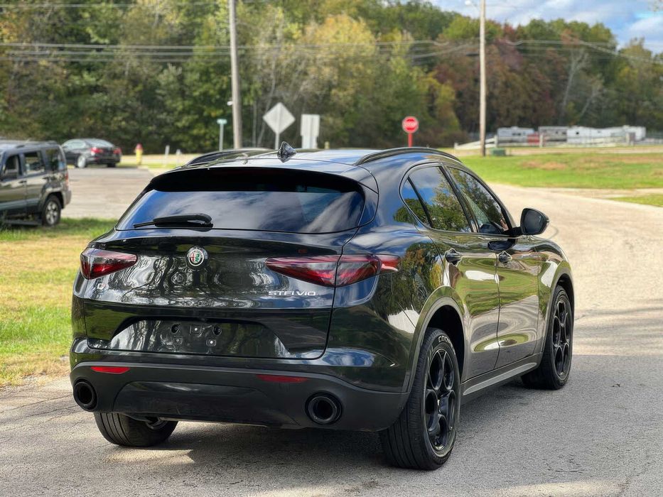 Alfa Romeo Stelvio      2018