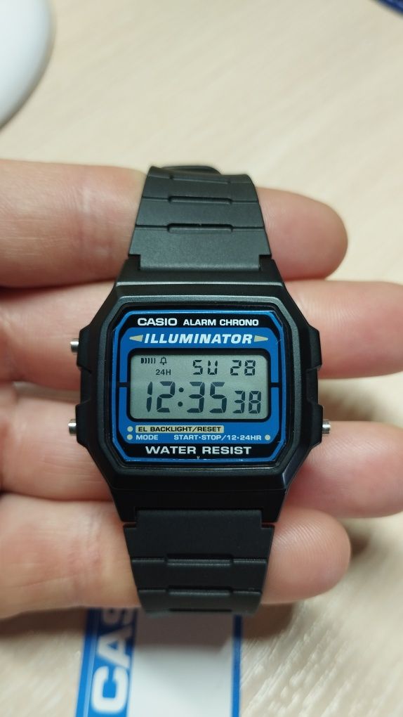 Casio F-105W-1AWYEF