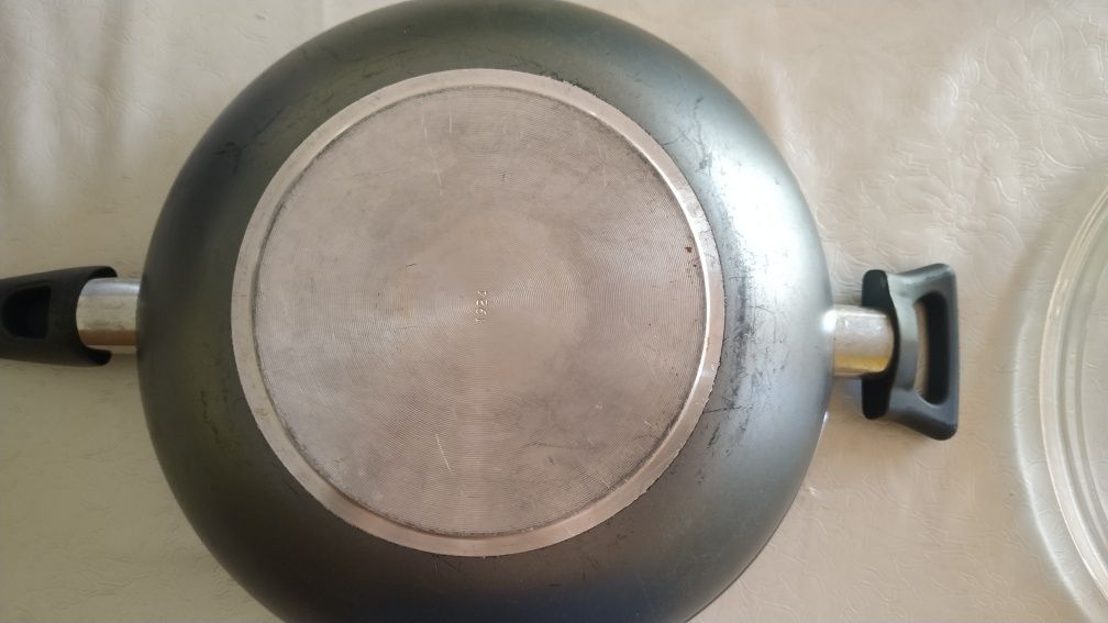 WOK IKEA HEMLAGAD 28cm com tampa de vidro