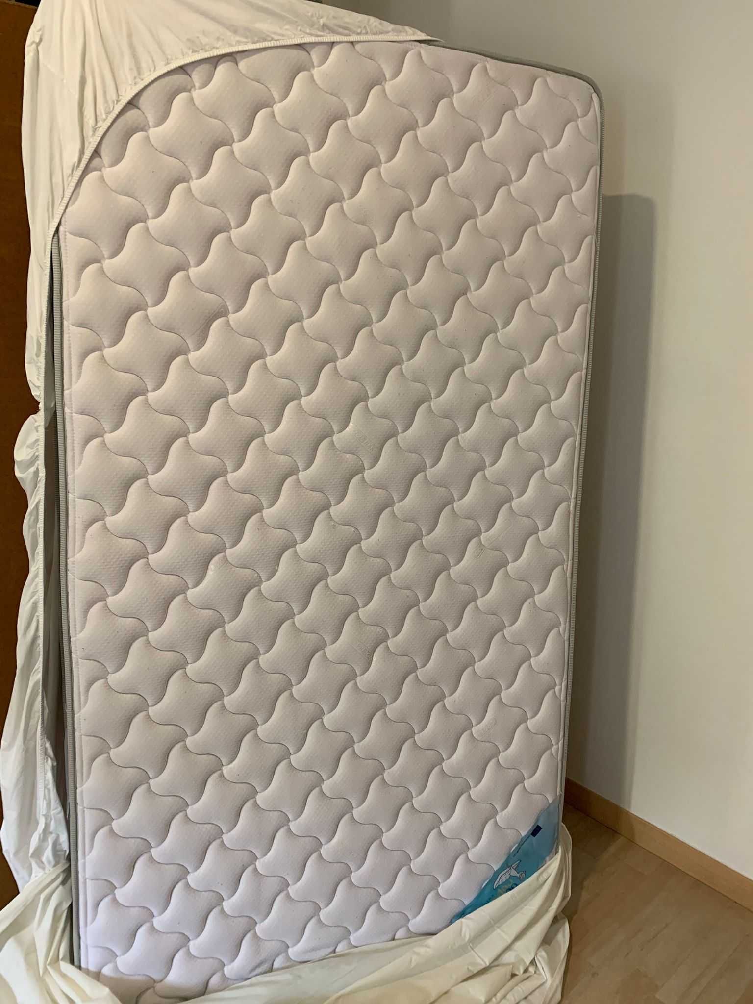 Colchão ortopédico semi-novo 195x110