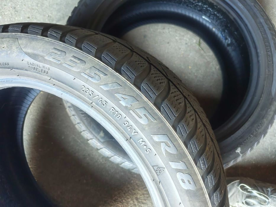 Opony zimowe uzywane 235 45 R18 Pirelli 2022 rok 2 sztuki z26