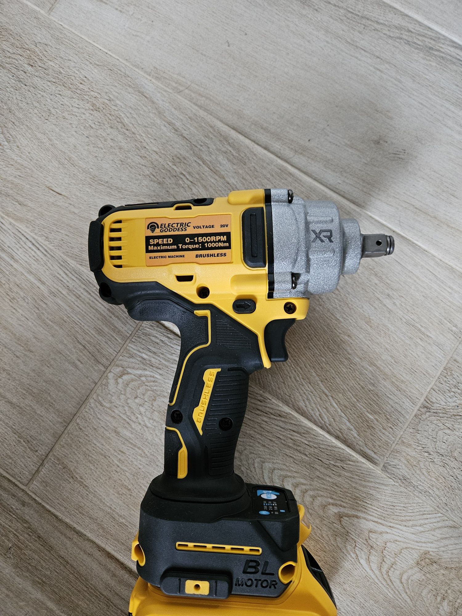 Klucz udarowy 1000 N.m do baterii Dewalt