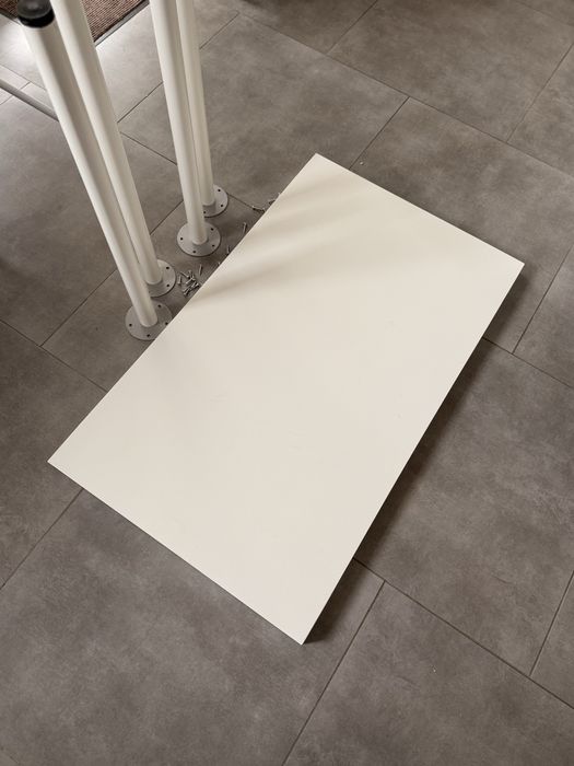 Biale biurko Ikea