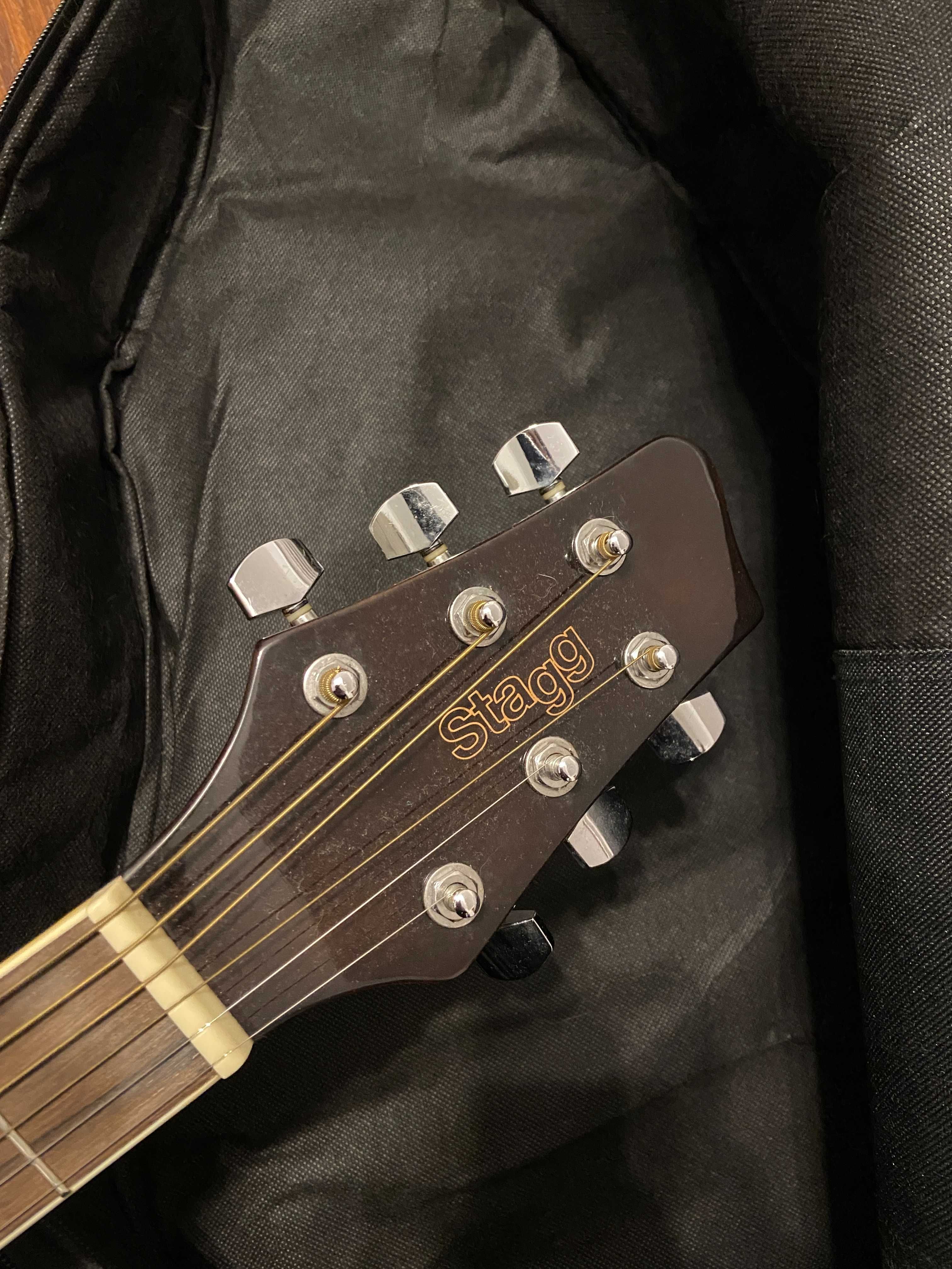 Guitarra Stagg Completa – Como Nova + Cabo + Cordas Novas