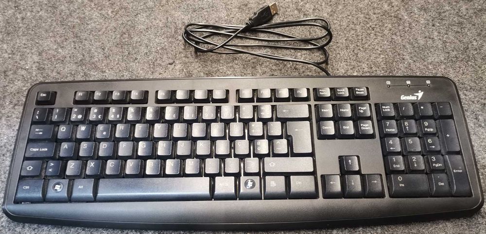 Teclados USB Genius em ótimo estado