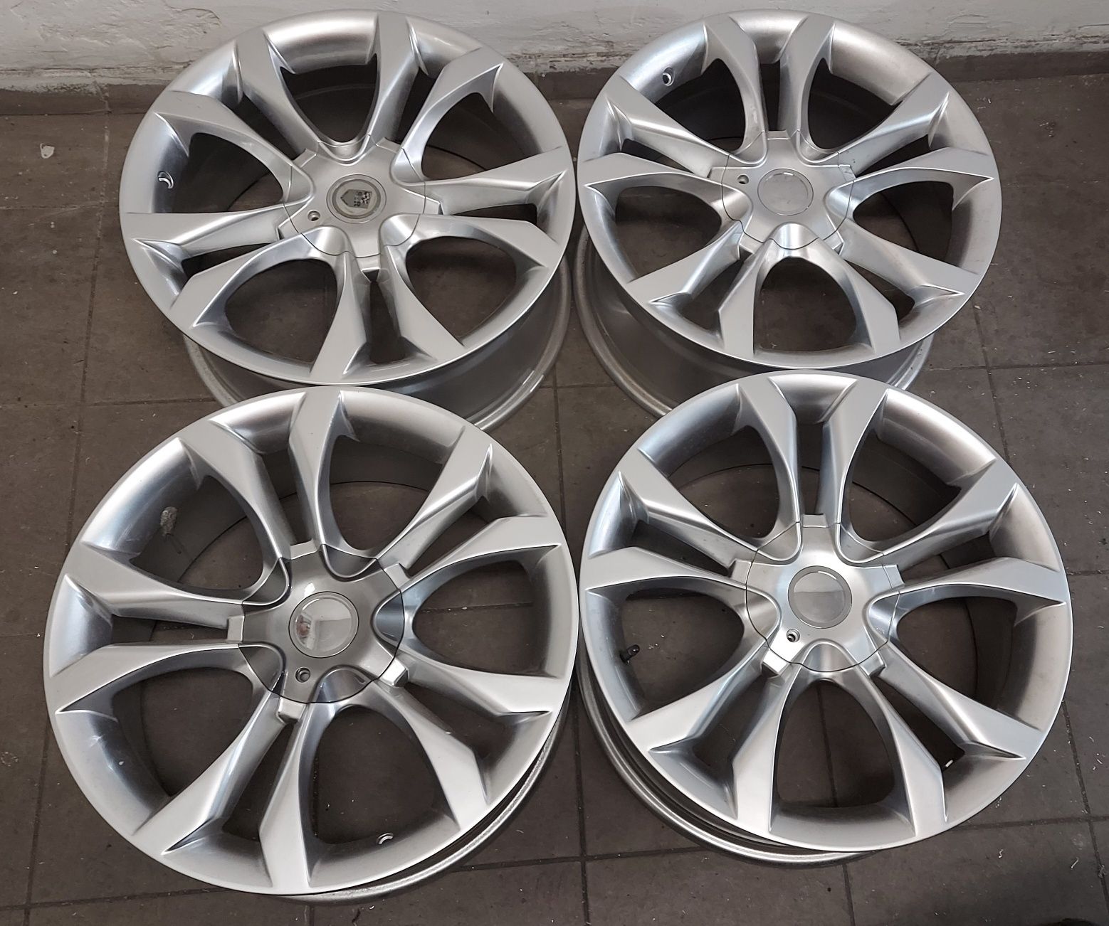 8.5J19" 5x100 Audi S3 A3 Seat Leon Fr Cupra Vw Golf IV Gti GTD Subaru