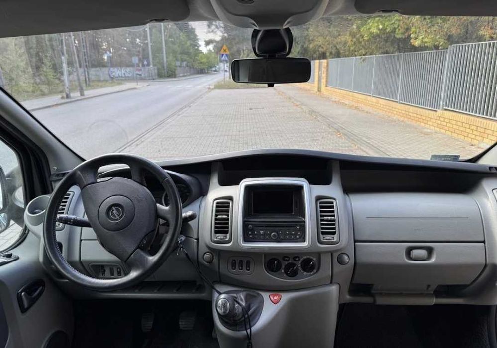 Opel Vivaro 2013 року — надійний помічник для роботи та подорожей!