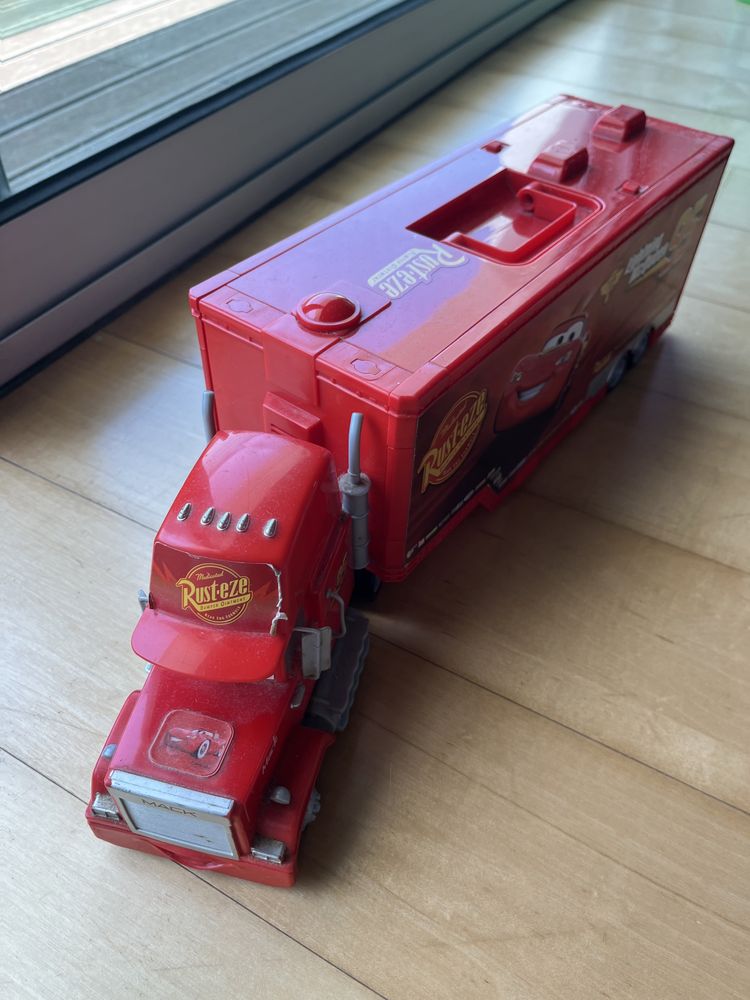 Camiões para transporte de carrinhos