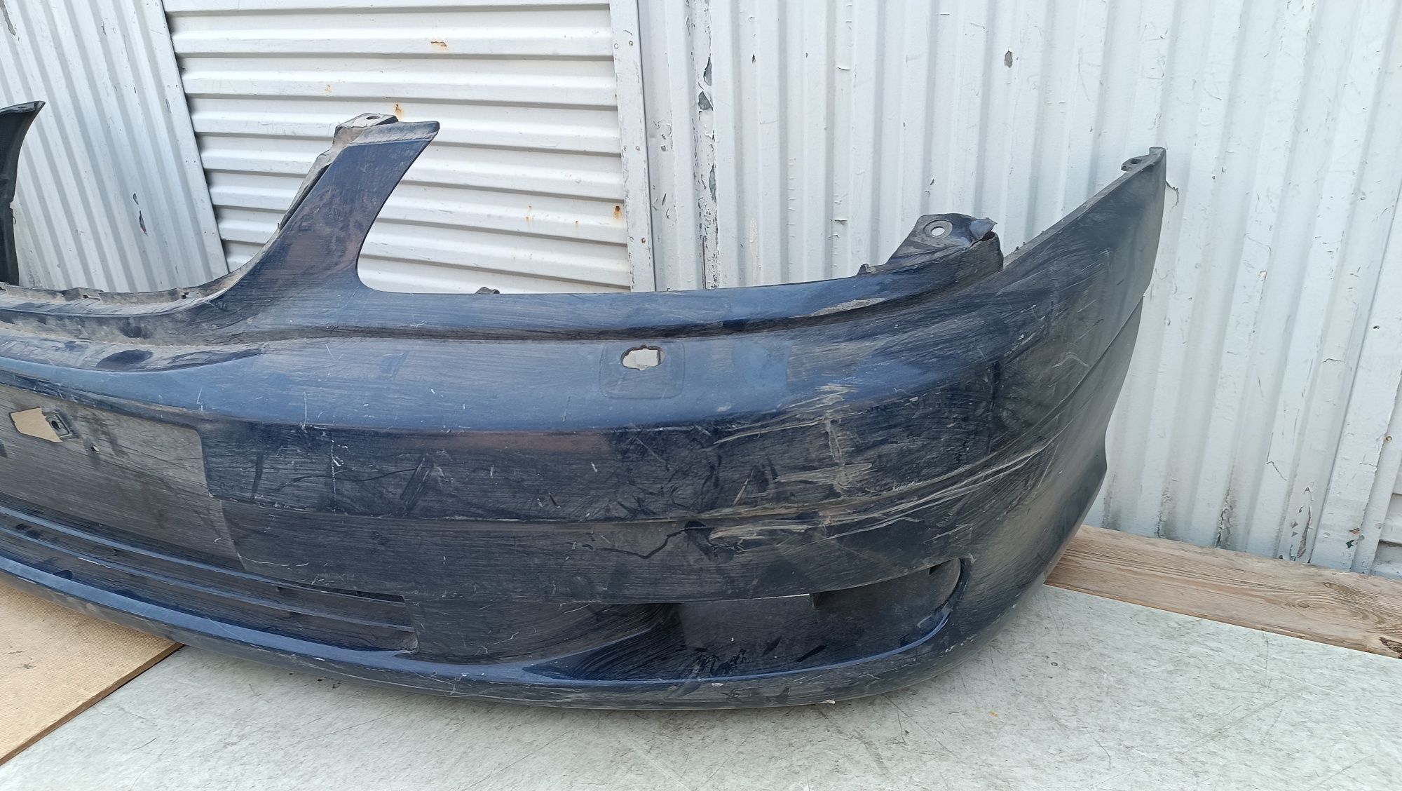 Vendo parachoque de frente Toyota Avensis ano 200/03