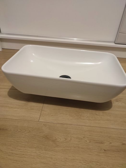 Umywalka nablatowa slim r