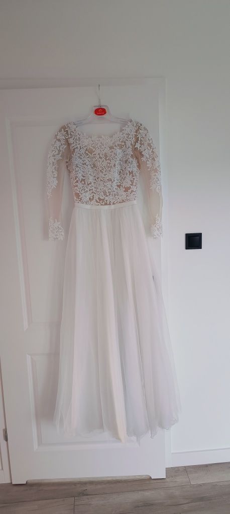 Suknia Ślubna klasyczna elegancka gipiura boho