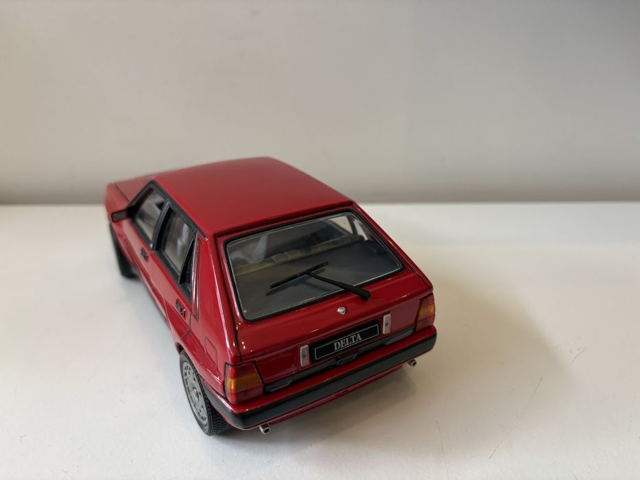 Model Lancia Delta HF Integrale 1:18 SunStar (norev kyosho autoart)