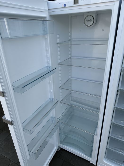 Комплект!Морозильна камера холодильник Miele K28202 D