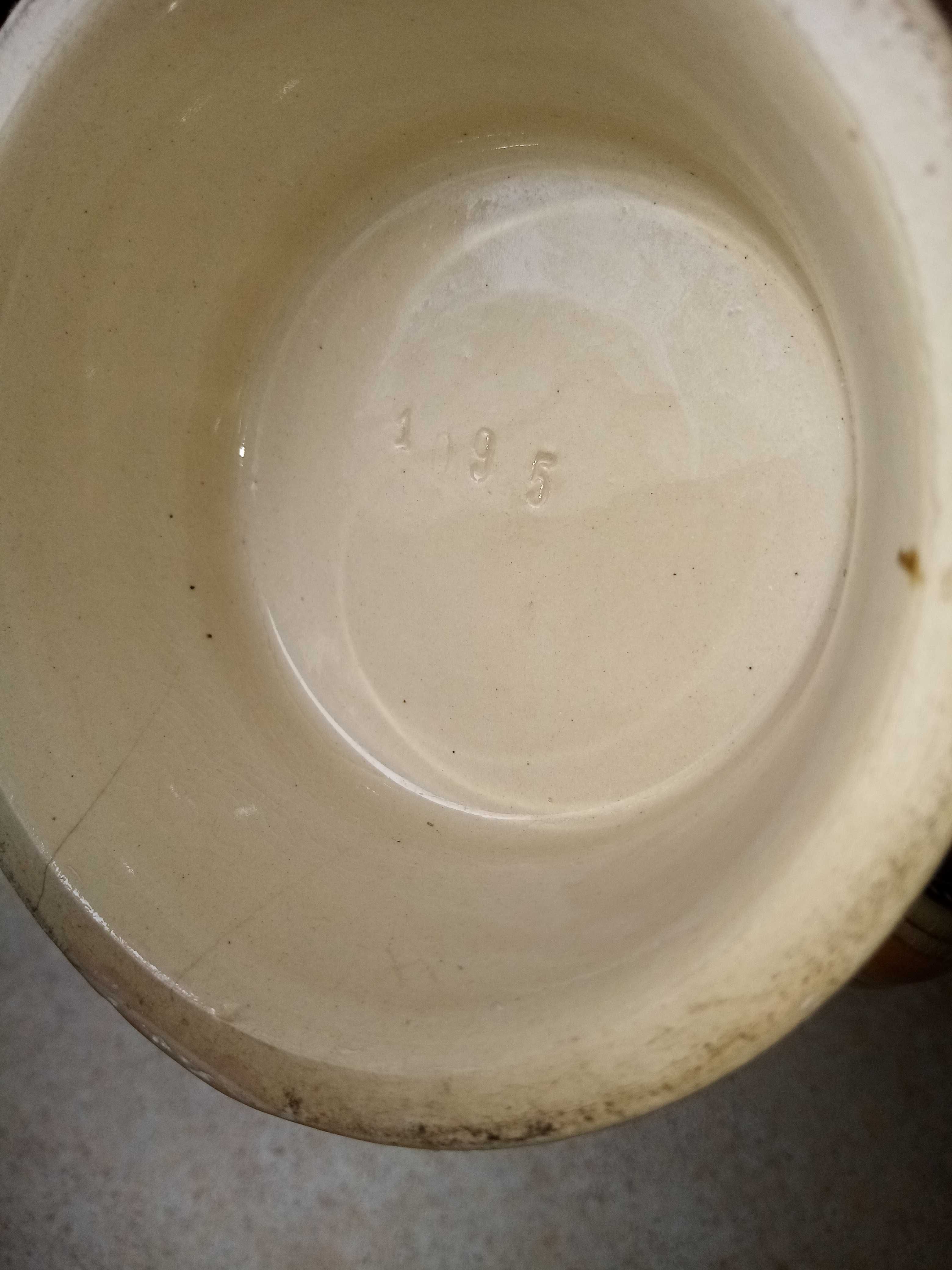 Stary kufel ceramiczny - biesiada